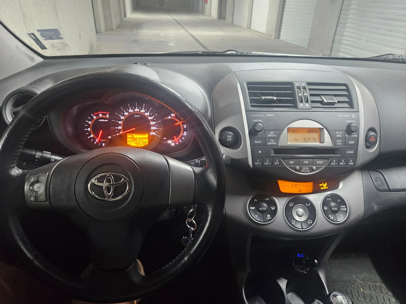 Toyota Rav4, снимка 10 - Автомобили и джипове - 55558915