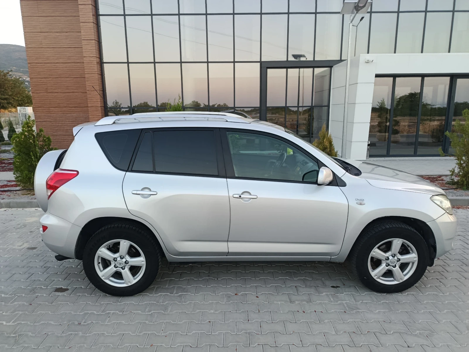 Toyota Rav4 2.2d4d 4x4, снимка 15 - Автомобили и джипове - 55967113