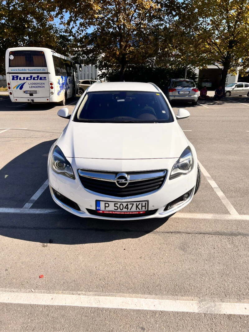 Opel Insignia Sports tourer, снимка 1 - Автомобили и джипове - 47638066