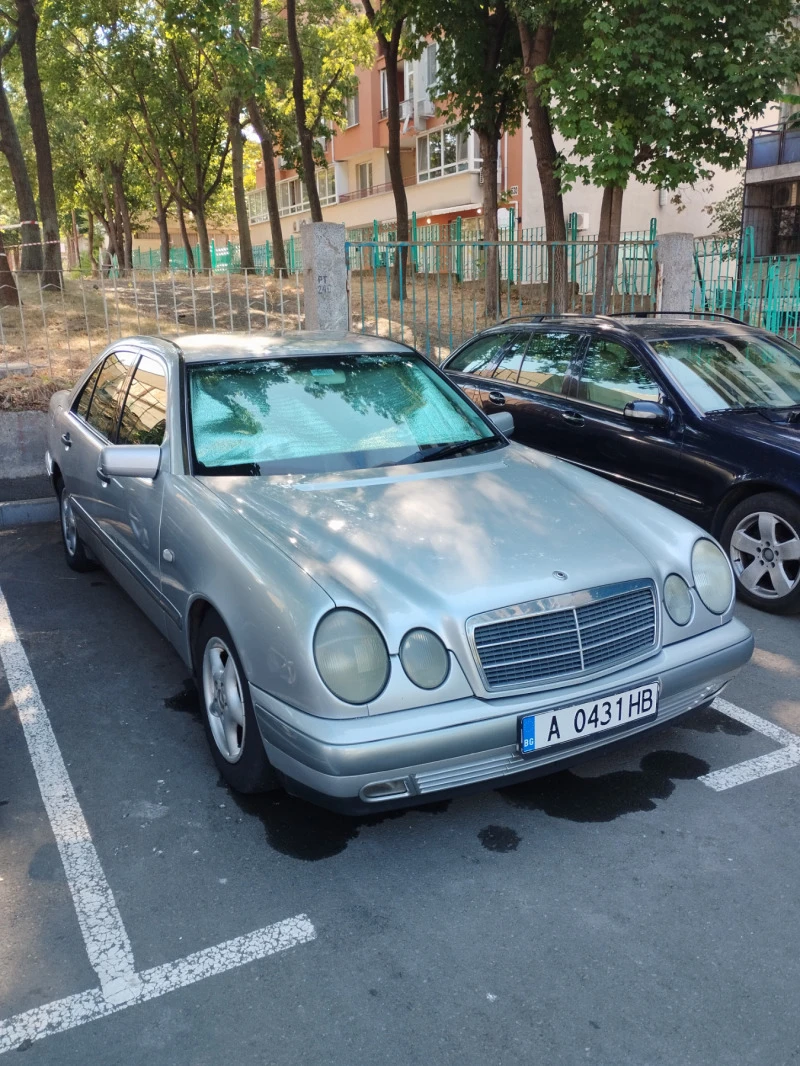 Mercedes-Benz 220 W 210, снимка 4 - Автомобили и джипове - 46746526