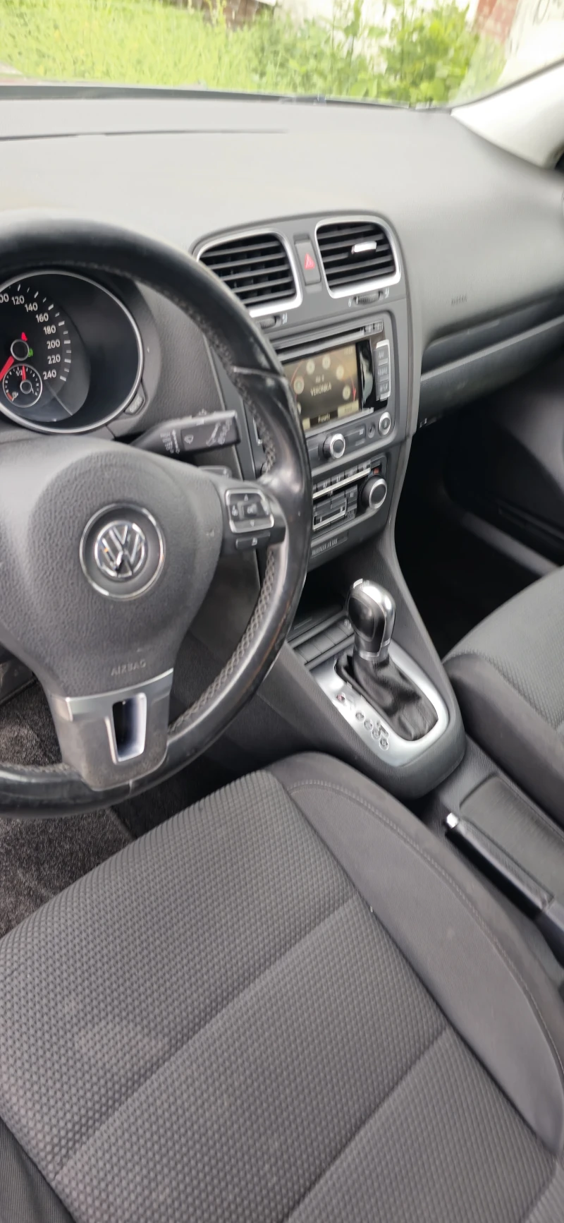 VW Golf 1.2TSI 105к.с., снимка 2 - Автомобили и джипове - 48008107