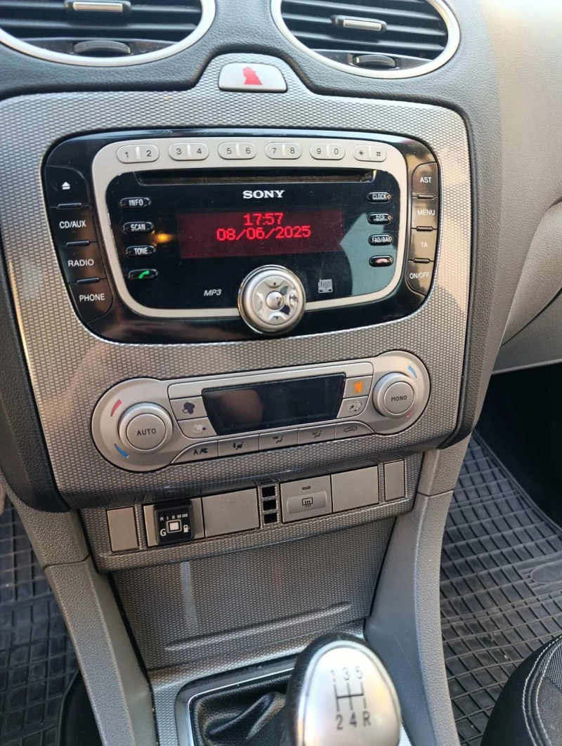 Ford Focus 1.6 116кс, снимка 8 - Автомобили и джипове - 51781495