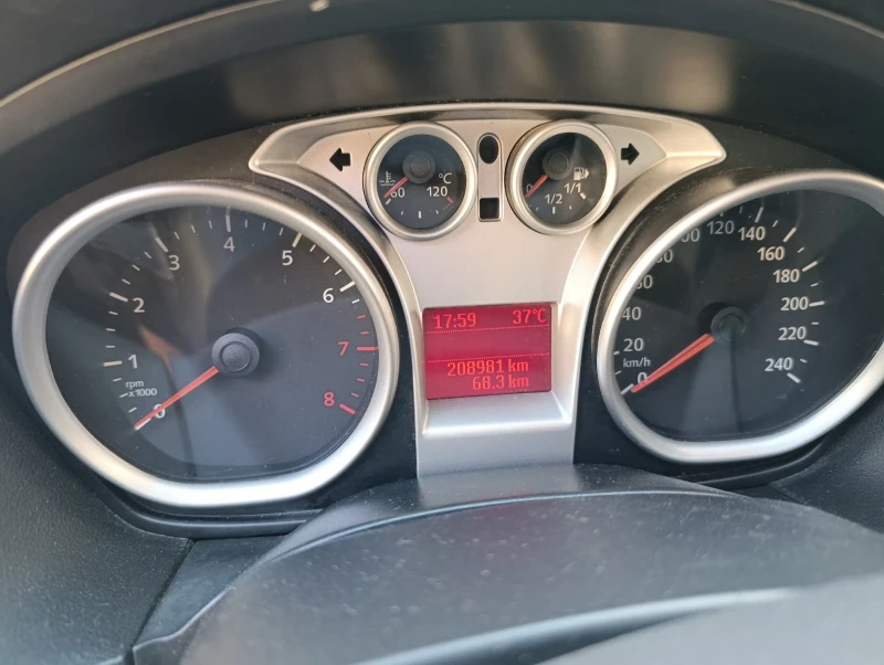 Ford Focus 1.6 116кс, снимка 15 - Автомобили и джипове - 51781495