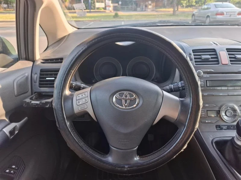 Toyota Auris, снимка 7 - Автомобили и джипове - 53446162