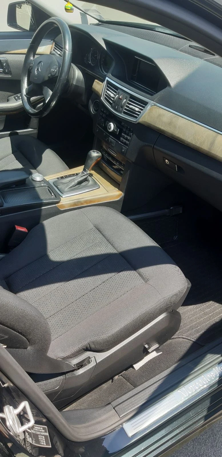 Mercedes-Benz E 220, снимка 9 - Автомобили и джипове - 53891645