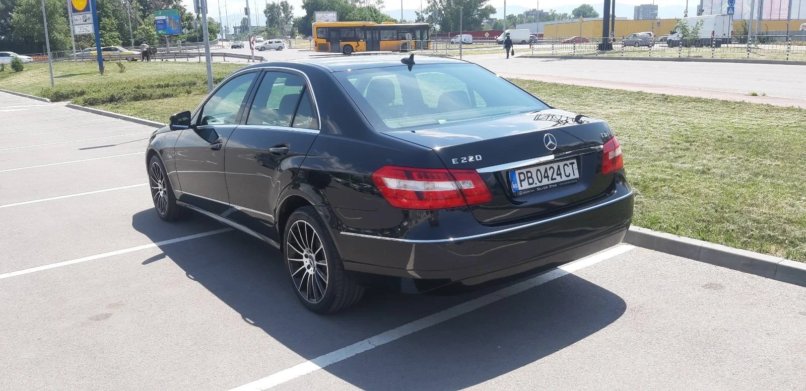 Mercedes-Benz E 220, снимка 7 - Автомобили и джипове - 53891645