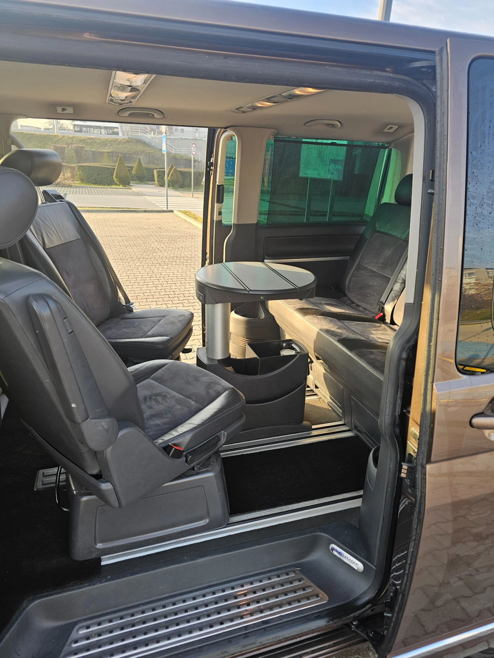 VW Multivan Highline / 4 Motion , снимка 9 - Автомобили и джипове - 53988351