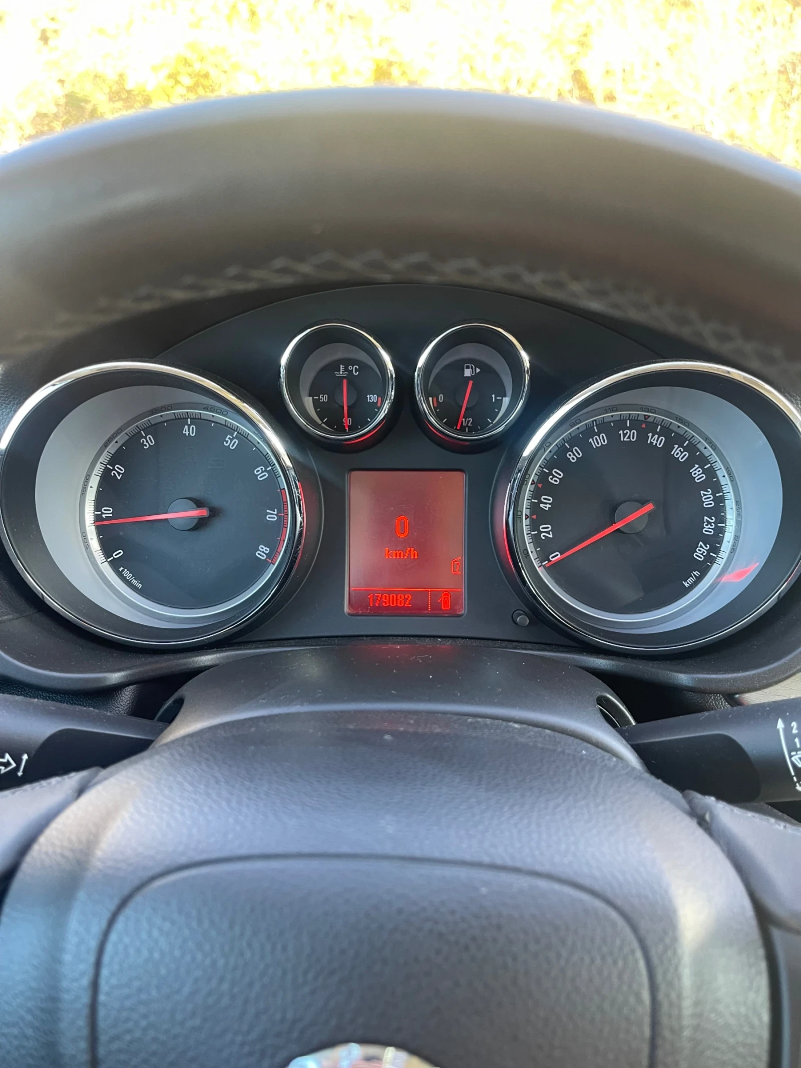 Opel Insignia 1.8, снимка 12 - Автомобили и джипове - 54285302