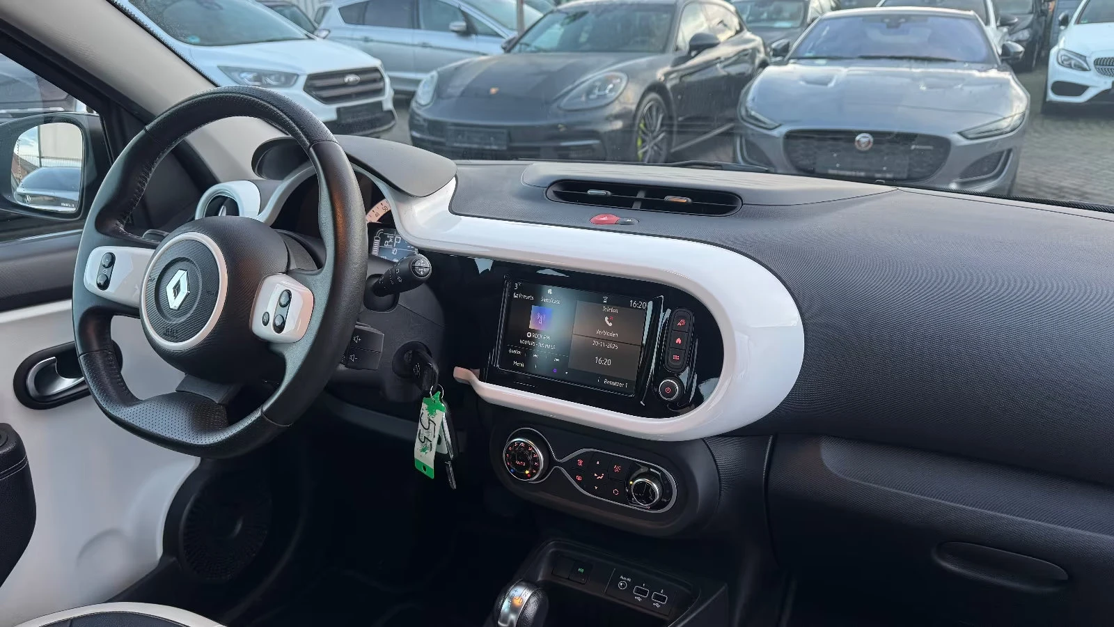 Renault Twingo INTENSE/82HP/CAM/NAVI/LED/CPLAY/418q, снимка 9 - Автомобили и джипове - 54943652