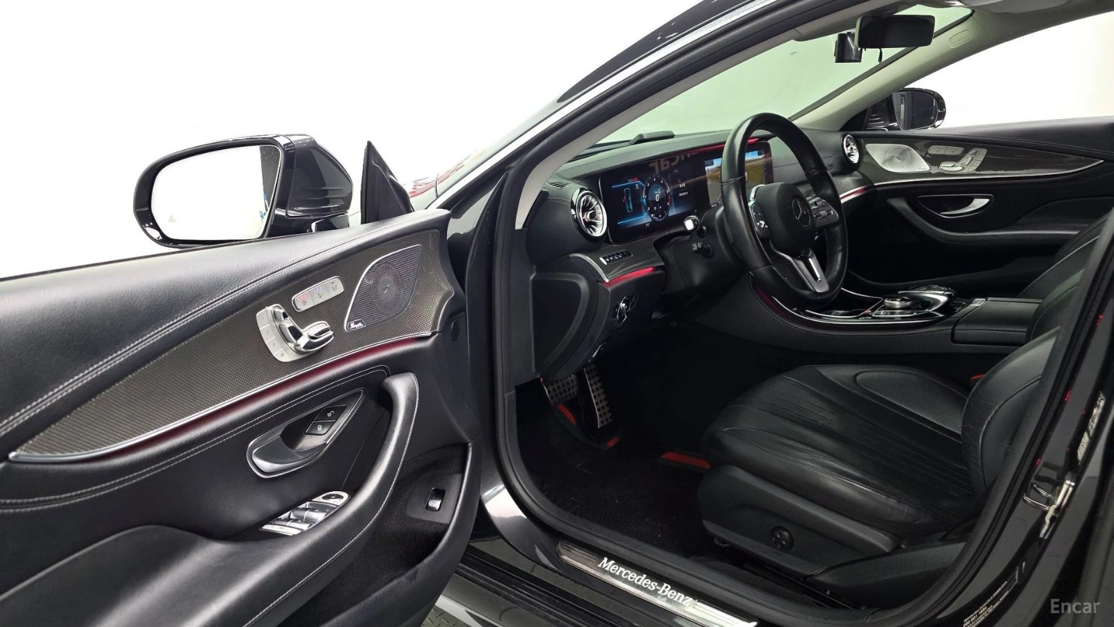 Mercedes-Benz CLS 400 4MATIC/AMG-LINE/FULL-ASSISTS/BURMESTER/SUNROOF, снимка 5 - Автомобили и джипове - 55660348