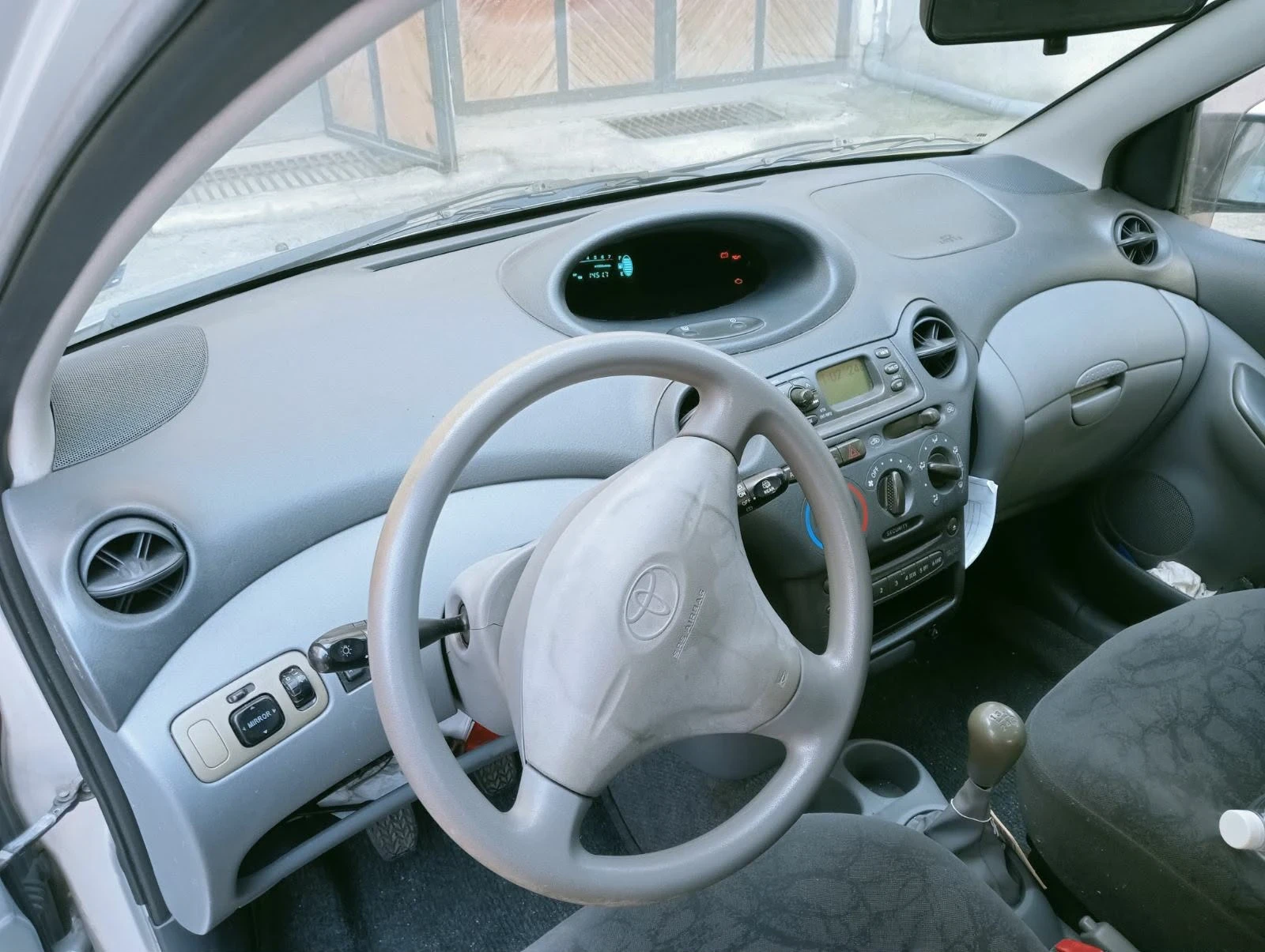Toyota Yaris Vvt-i, снимка 3 - Автомобили и джипове - 55964009