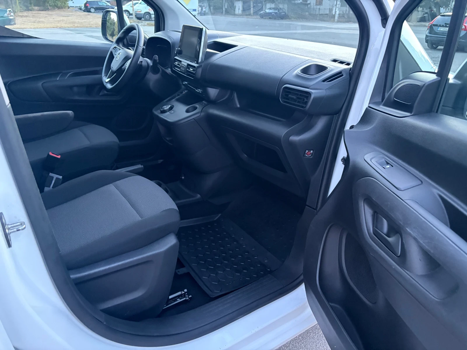 Opel Combo 1.5 CDTI Maxi Automatik , снимка 12 - Автомобили и джипове - 56363226