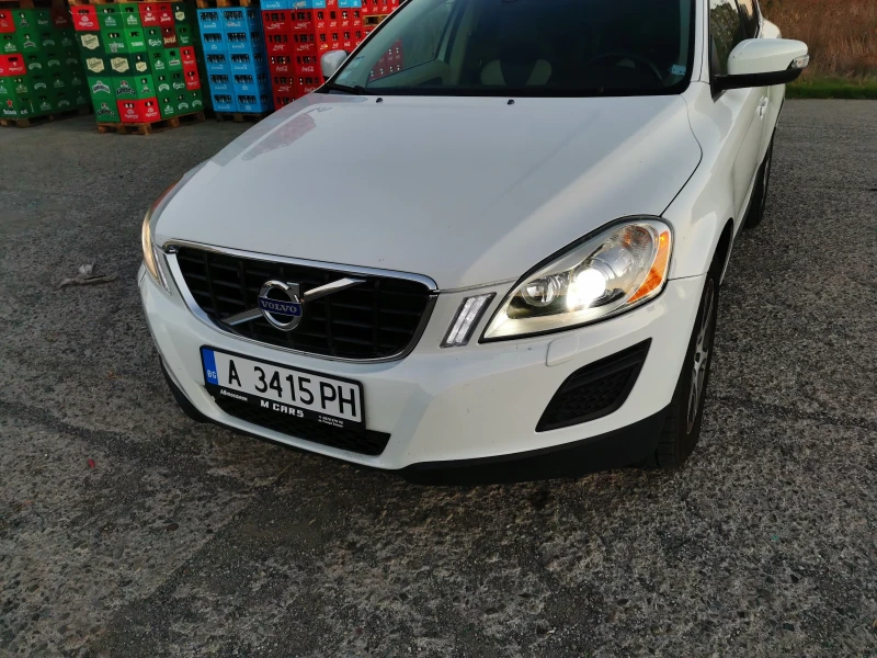 Volvo XC60 2.4D3 4x4, снимка 9 - Автомобили и джипове - 48207409