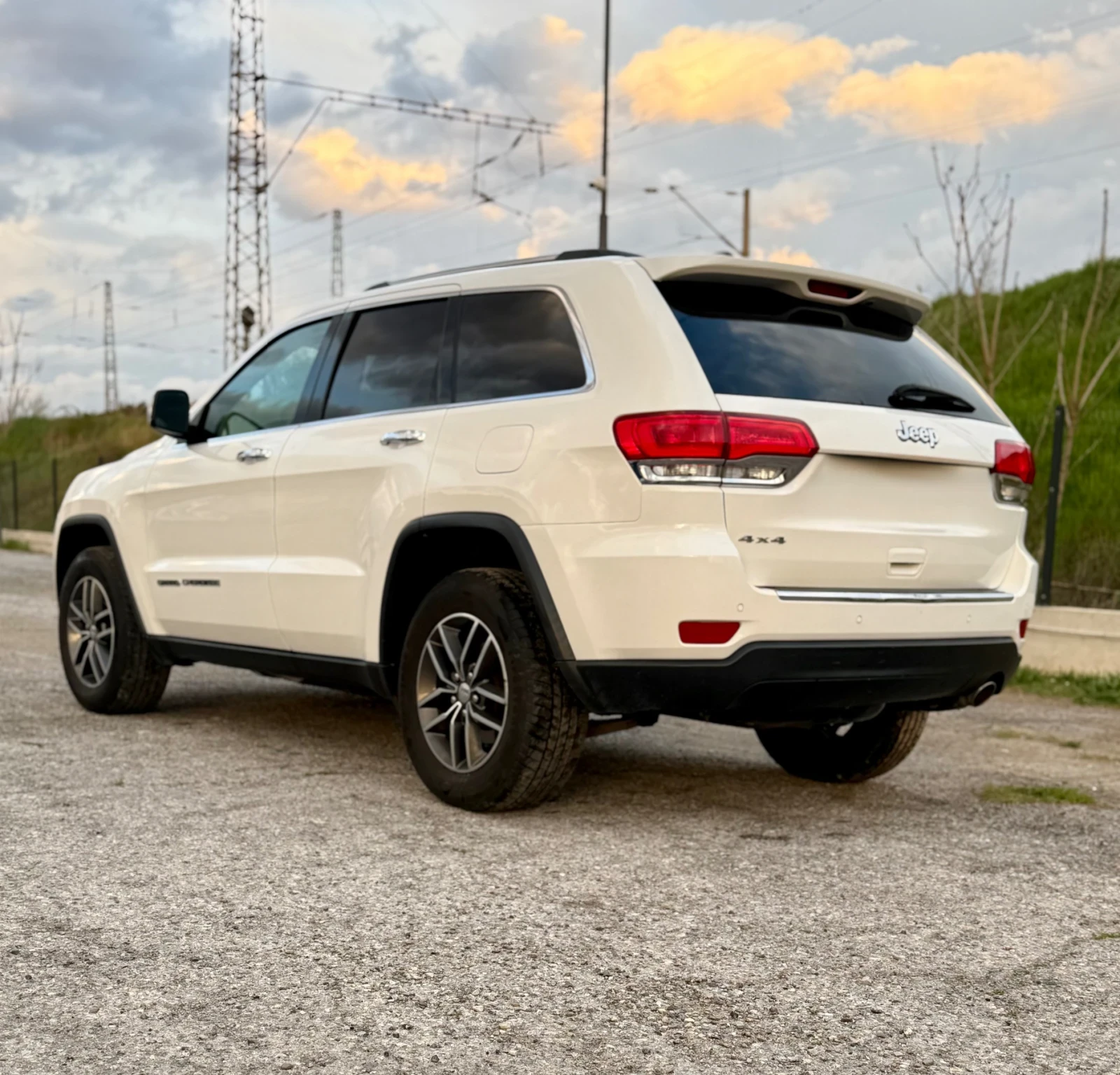 Jeep Grand cherokee 3.6 4x4 бензин гас обслужен, снимка 4 - Автомобили и джипове - 51477395