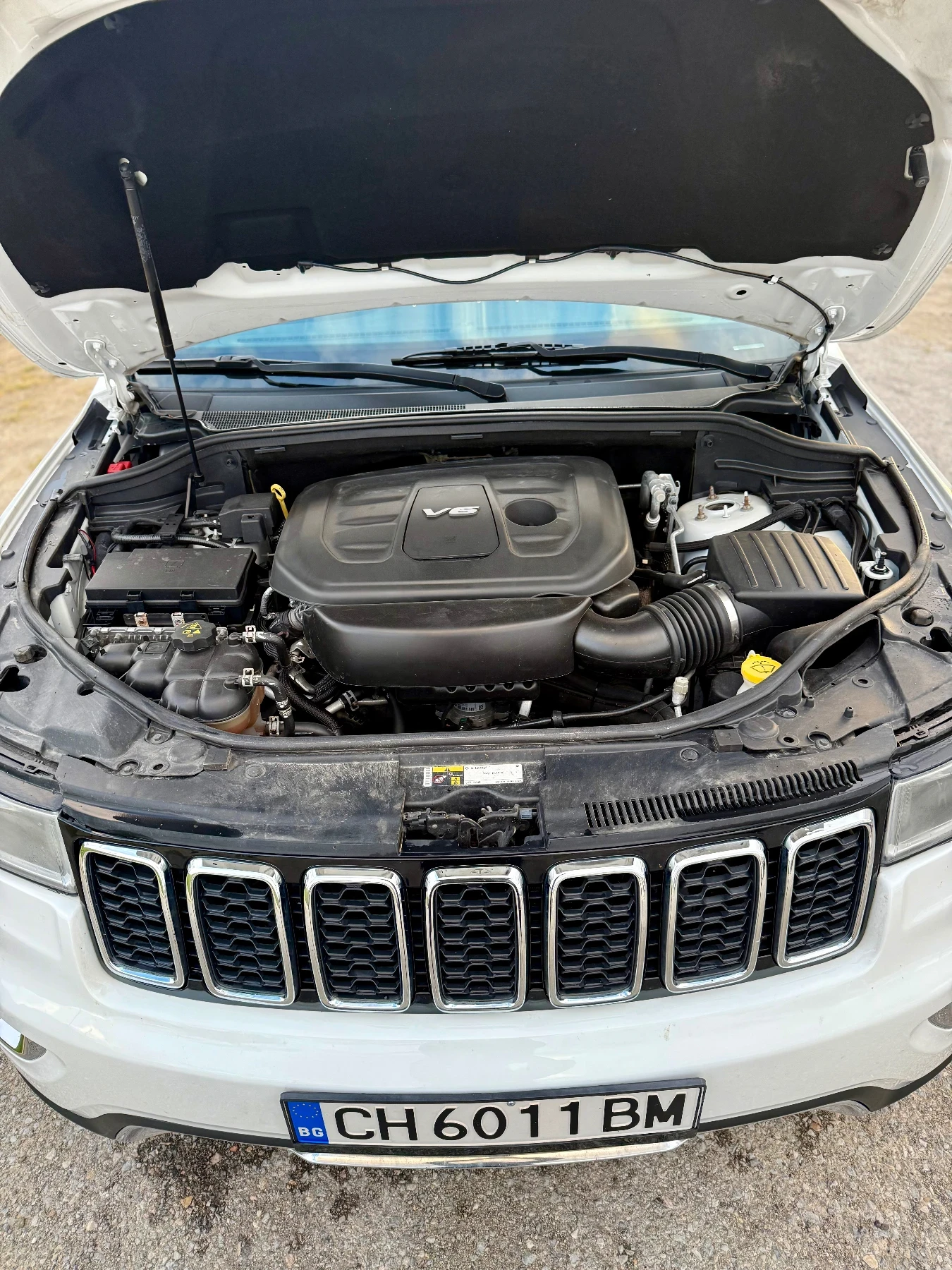 Jeep Grand cherokee 3.6 4x4 бензин гас обслужен, снимка 9 - Автомобили и джипове - 51477395