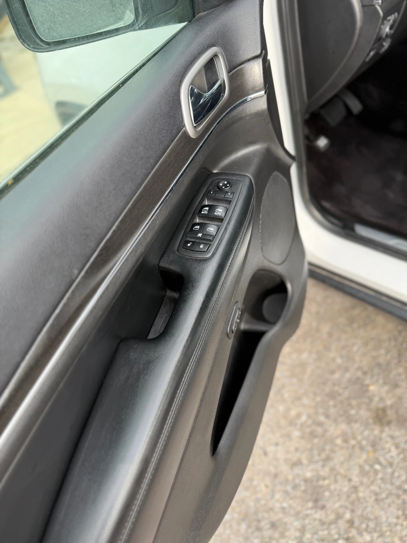 Jeep Grand cherokee 3.6 4x4 бензин гас обслужен, снимка 17 - Автомобили и джипове - 51477395