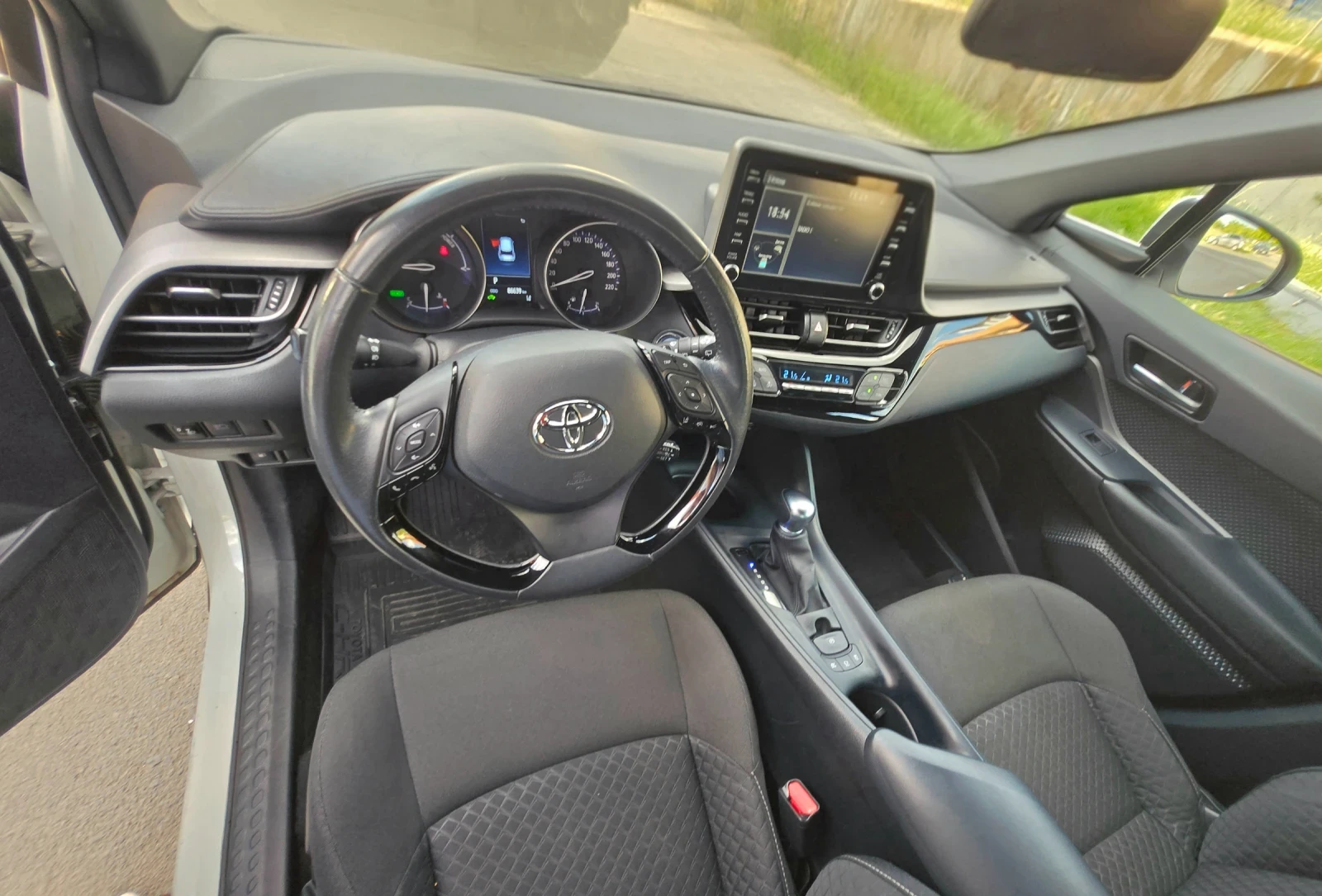Toyota C-HR 1, 8 Hybrid , снимка 7 - Автомобили и джипове - 54990604