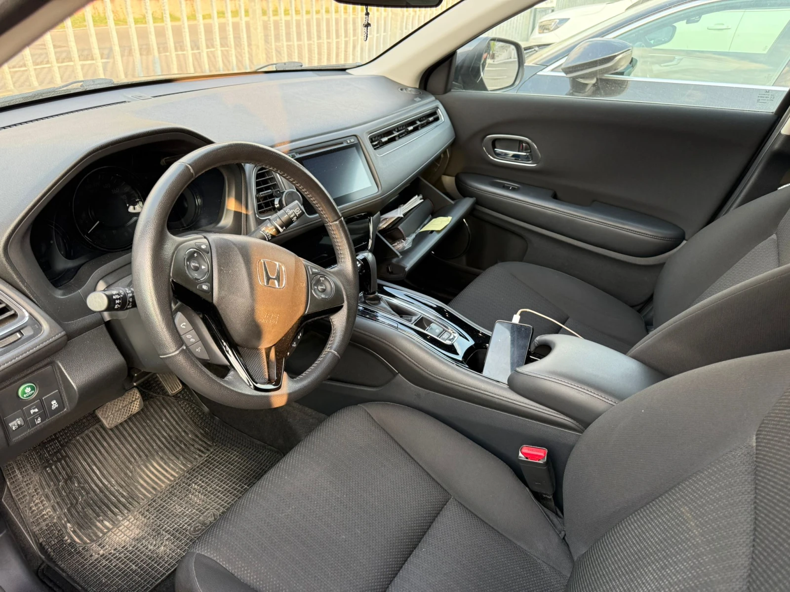 Honda Hr-v 1.5I , снимка 4 - Автомобили и джипове - 55397875