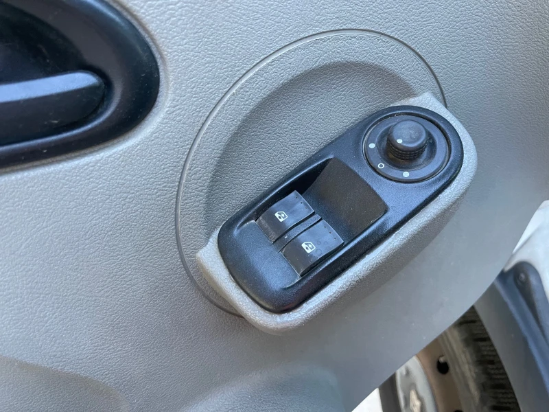 Renault Master 2.5 , снимка 8 - Бусове и автобуси - 51928349