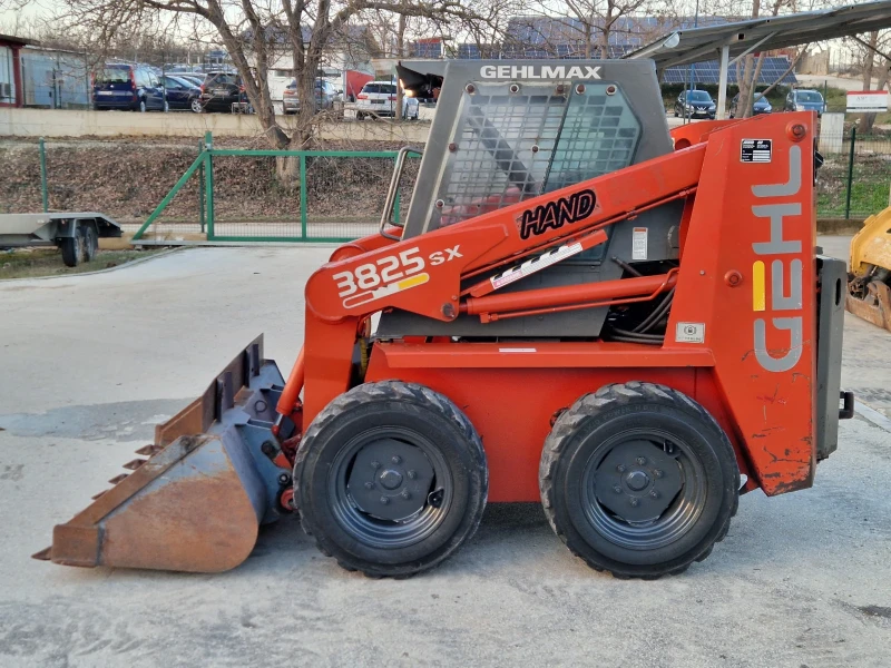 Мини челни товарачи GEHL 3825 SX/1.8т./Кофа+ Вилици/1328м.ч./Самонивелиране, снимка 7 - Индустриална техника - 52946218