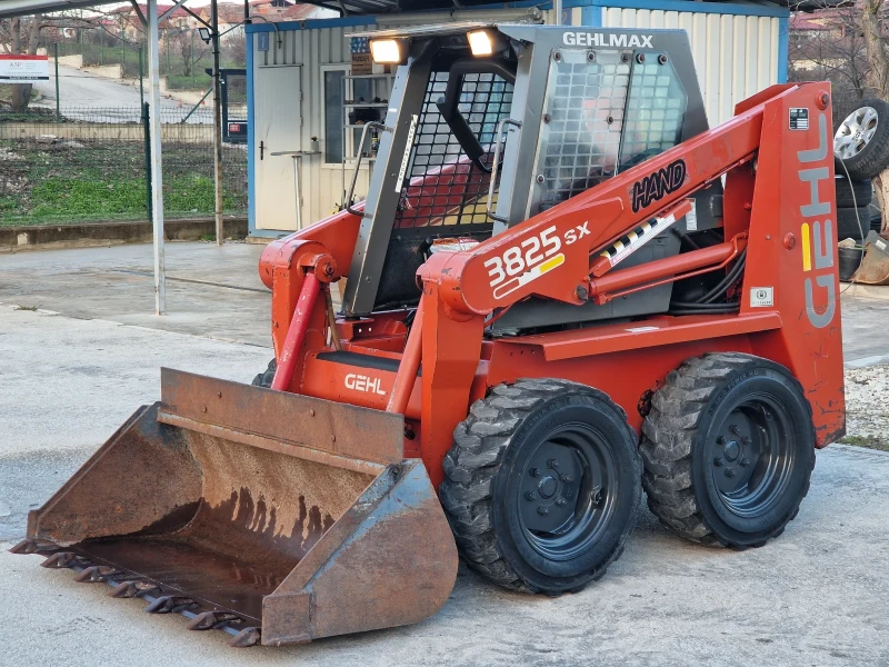 Мини челни товарачи GEHL 3825 SX/1.8т./Кофа+ Вилици/1328м.ч./Самонивелиране, снимка 8 - Индустриална техника - 52946218