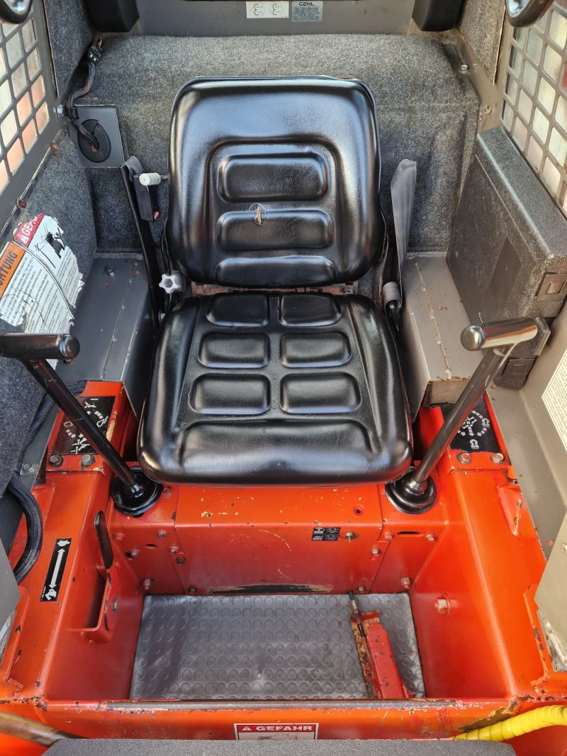 Мини челни товарачи GEHL 3825 SX/1.8т./Кофа+ Вилици/1328м.ч./Самонивелиране, снимка 10 - Индустриална техника - 52946218