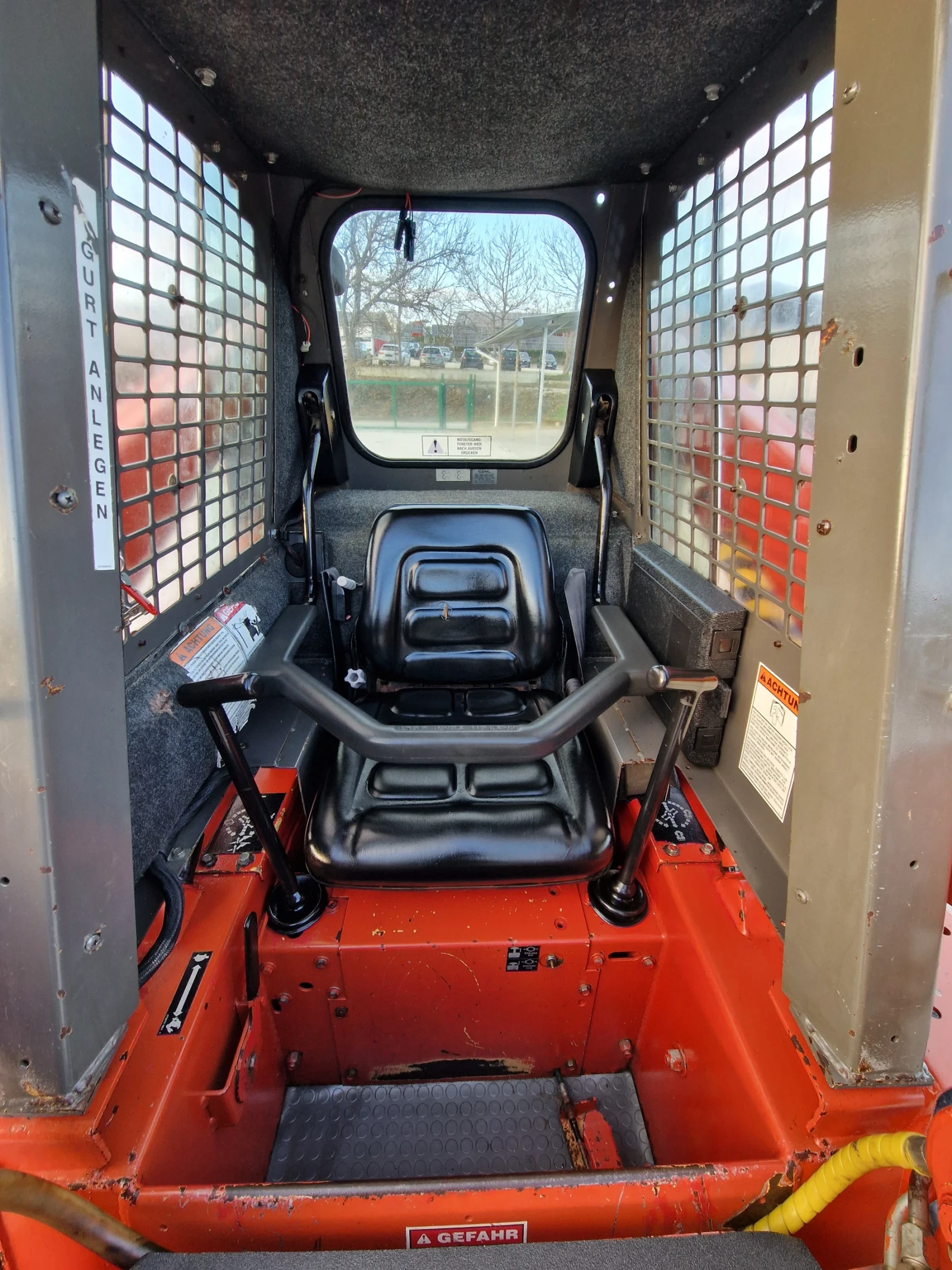 Мини челни товарачи GEHL 3825 SX/1.8т./Кофа+ Вилици/1328м.ч./Самонивелиране - изображение 9