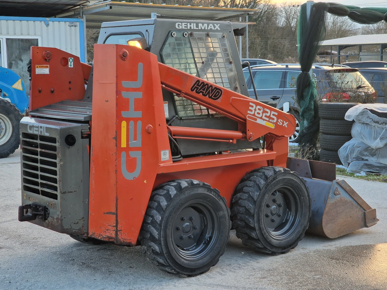 Мини челни товарачи GEHL 3825 SX/1.8т./Кофа+ Вилици/1328м.ч./Самонивелиране - изображение 4