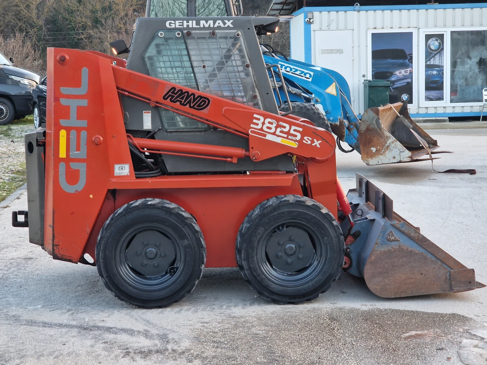 Мини челни товарачи GEHL 3825 SX/1.8т./Кофа+ Вилици/1328м.ч./Самонивелиране - изображение 3