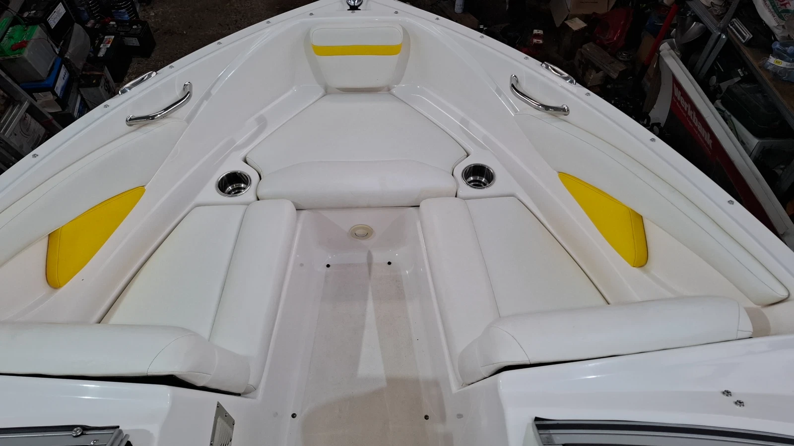 Моторна яхта Regal 1900 - изображение 5