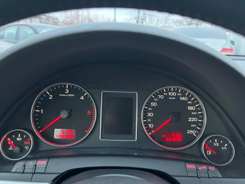 Audi A4 2.0TDI, снимка 13 - Автомобили и джипове - 48773365