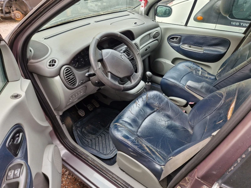 Renault Scenic 1.9Dci, снимка 4 - Автомобили и джипове - 49818127