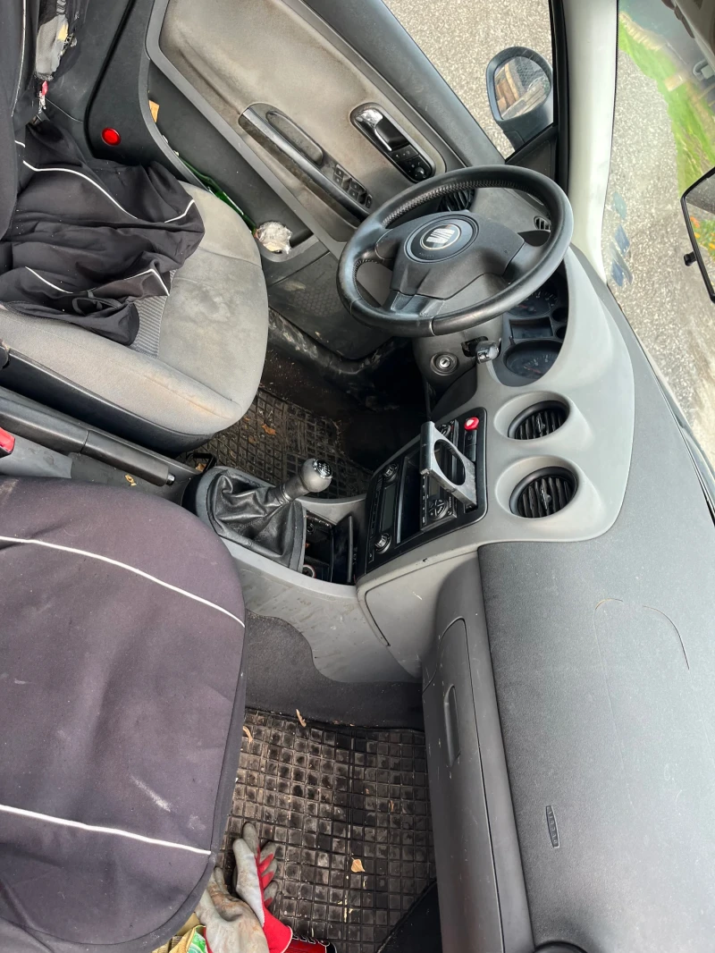 Seat Cordoba, снимка 5 - Автомобили и джипове - 52729915