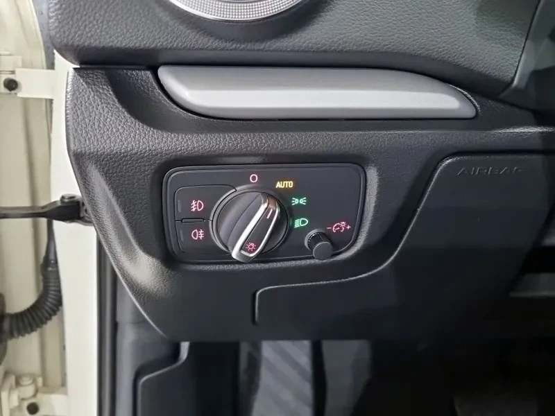 Audi A3 1.6 TDI, снимка 15 - Автомобили и джипове - 55006374