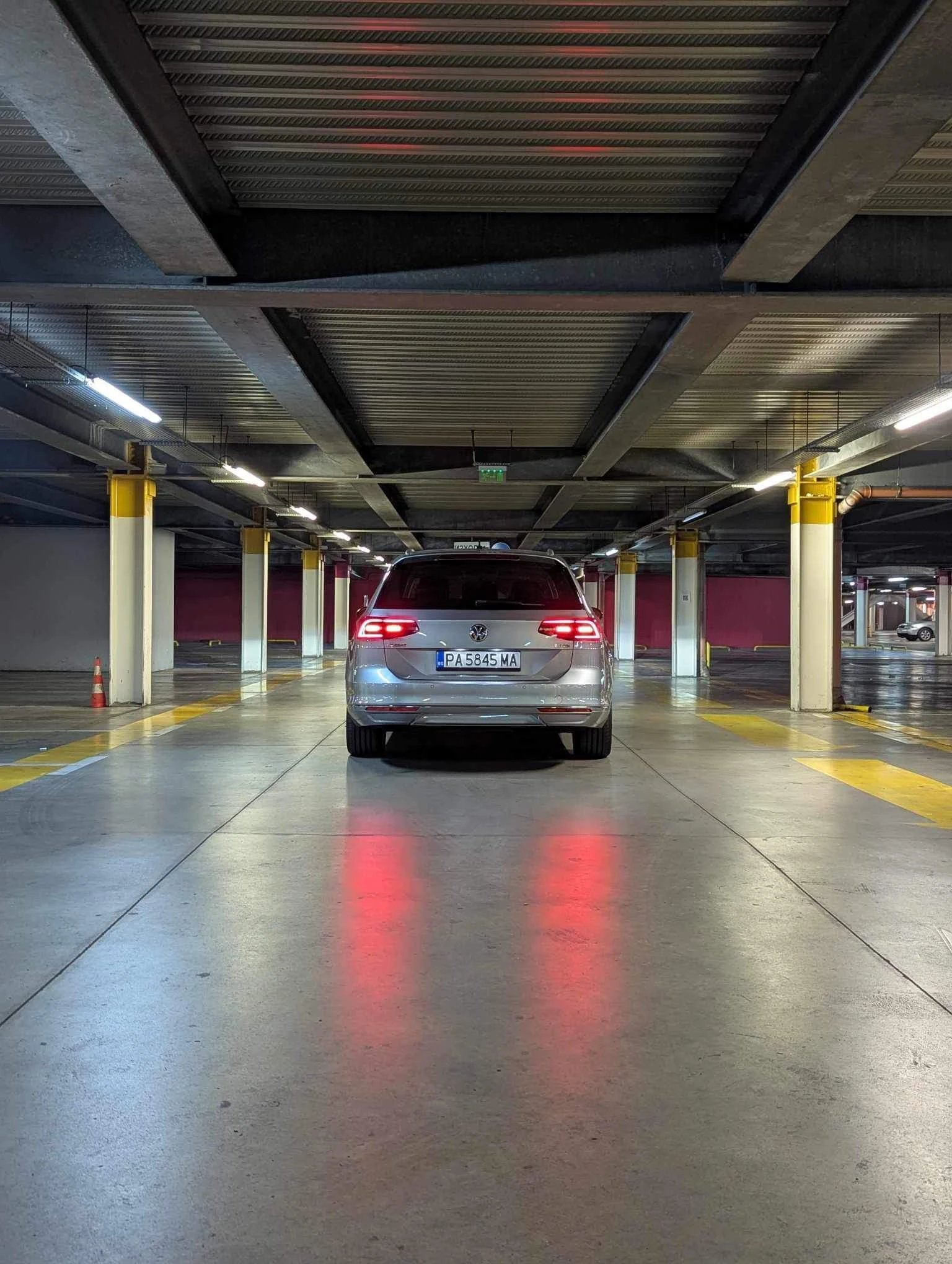 VW Passat 2.0TDI DIGITAL/DISTRONIC/FULL LED - изображение 4