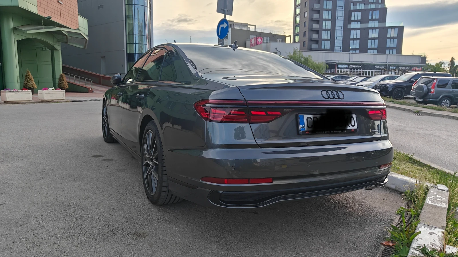Audi A8 5.5 TFSI - изображение 4