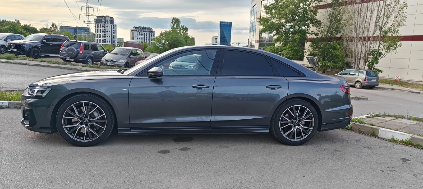 Audi A8 5.5 TFSI - изображение 8