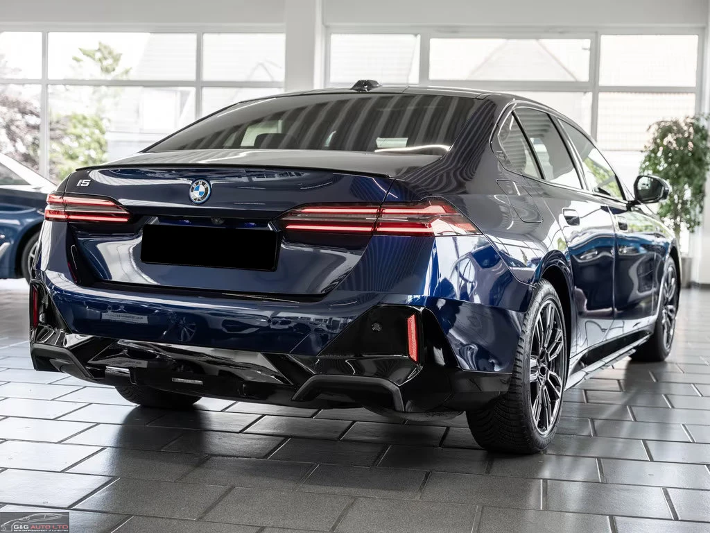 BMW i5 eDRIVE40/340HP/M-SPORT/PANO/360/B&W/LED/AHK/561f - изображение 2