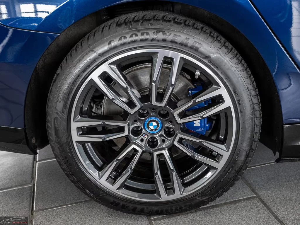 BMW i5 eDRIVE40/340HP/M-SPORT/PANO/360/B&W/LED/AHK/561f - изображение 5