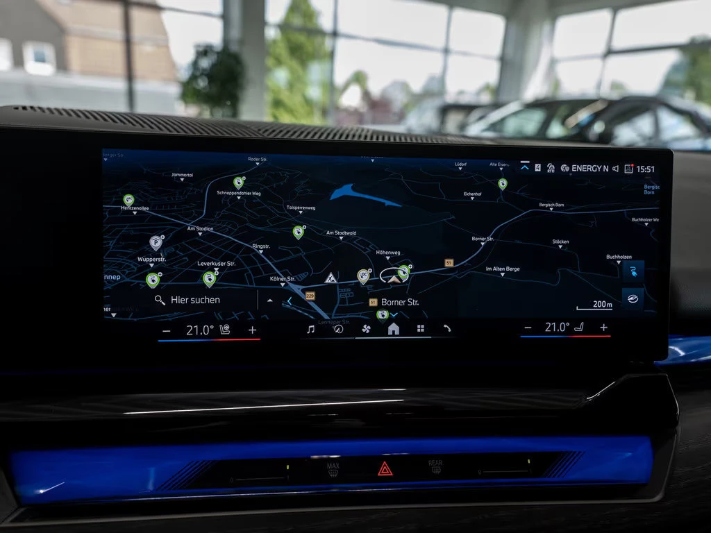 BMW i5 eDRIVE40/340HP/M-SPORT/PANO/360/B&W/LED/AHK/561f - изображение 10