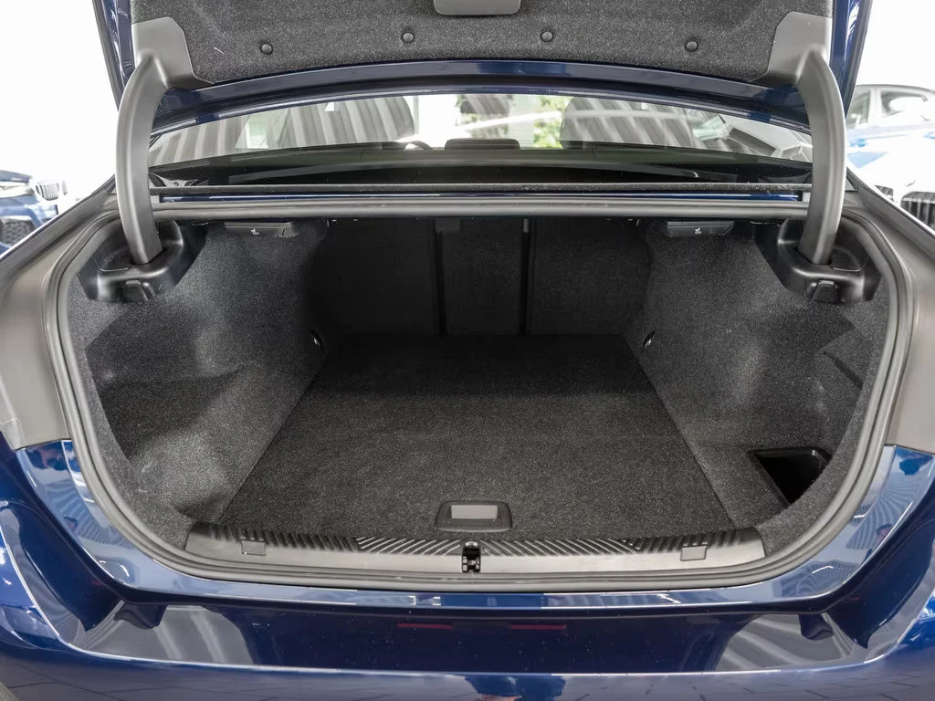 BMW i5 eDRIVE40/340HP/M-SPORT/PANO/360/B&W/LED/AHK/561f - изображение 4