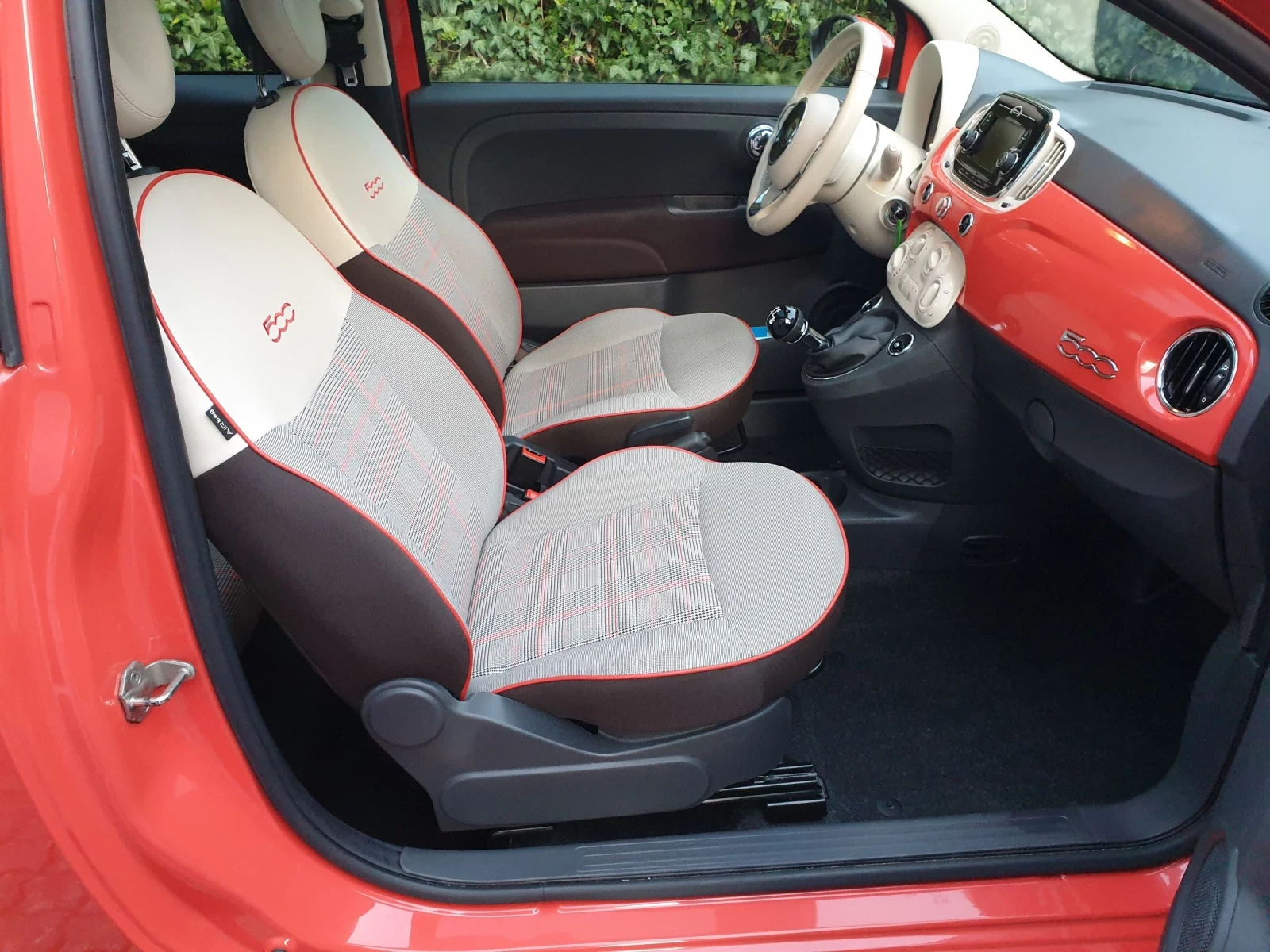 Fiat 500 Първи собственик! 38000км. Ново състояние! Панорам - изображение 5