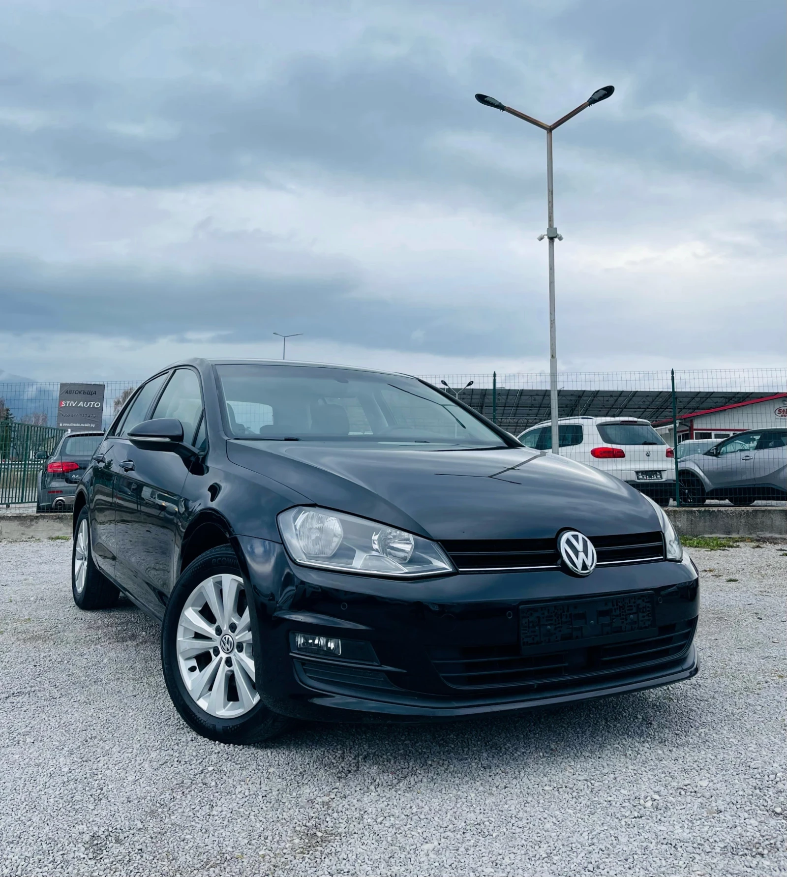 VW Golf 1.6 TDI * Автоматик* Дистроник* Сервизна история* , снимка 3 - Автомобили и джипове - 54094377