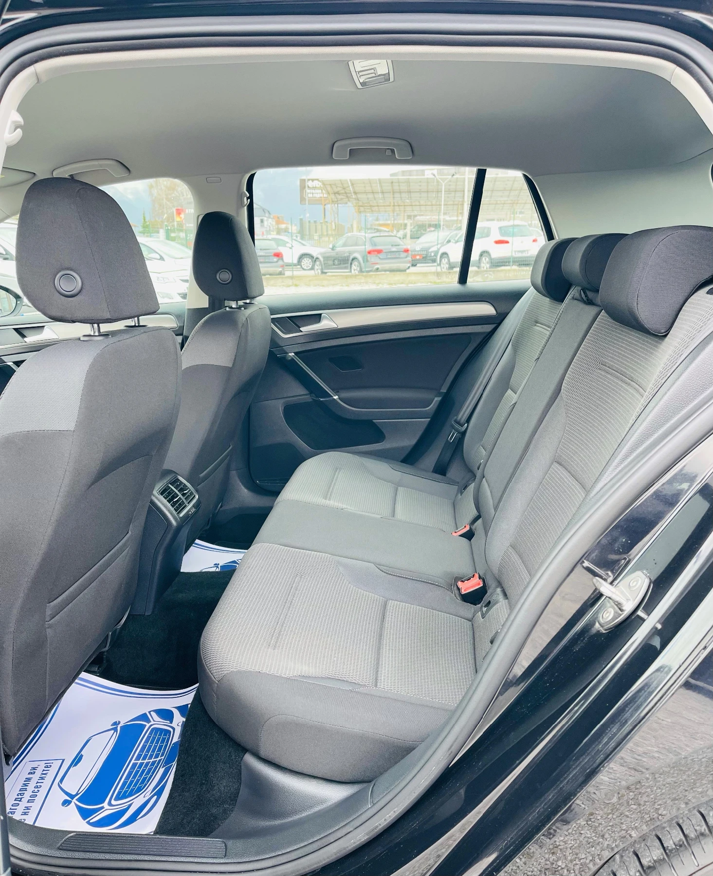 VW Golf 1.6 TDI * Автоматик* Дистроник* Сервизна история* , снимка 11 - Автомобили и джипове - 54094377