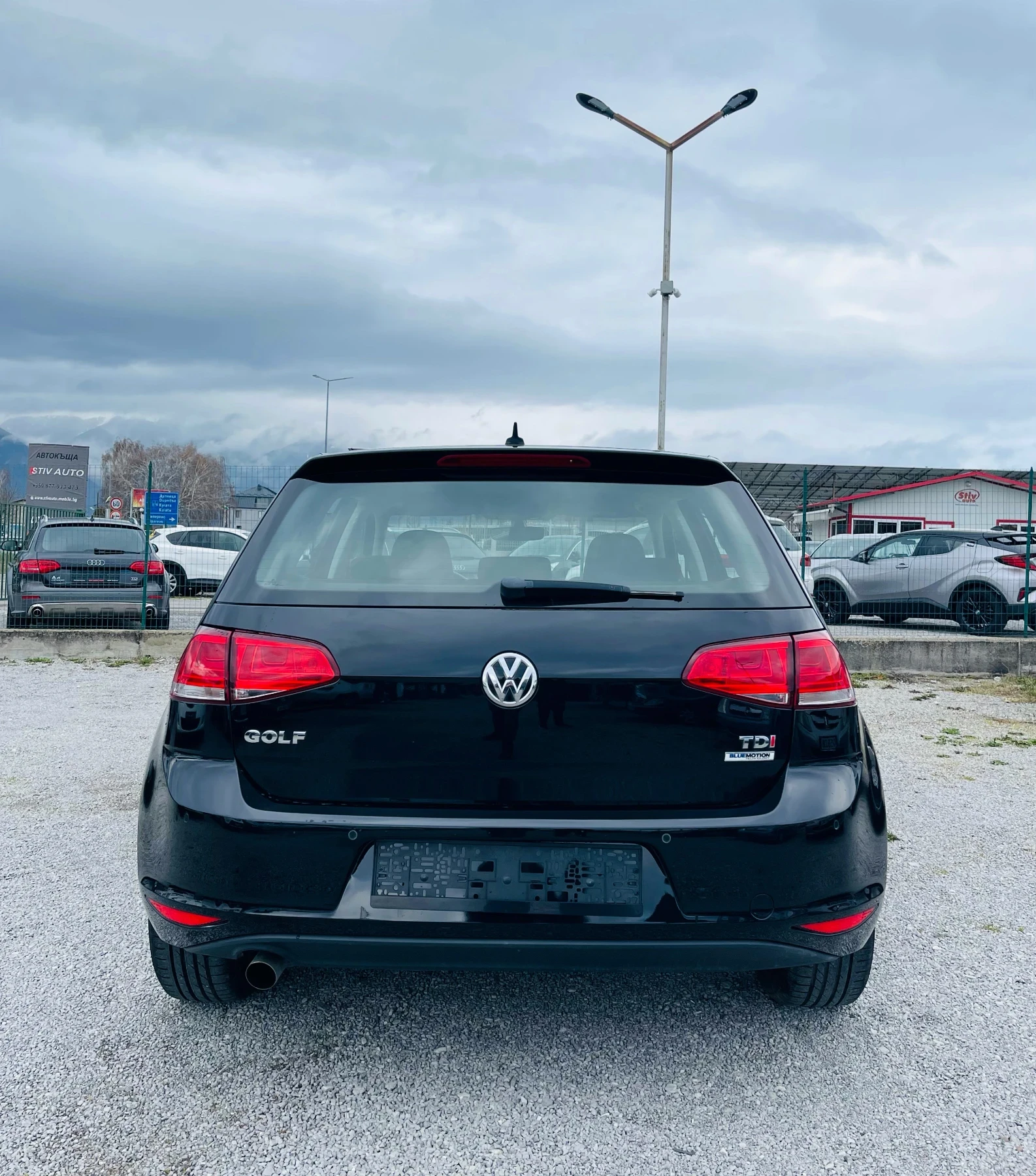 VW Golf 1.6 TDI * Автоматик* Дистроник* Сервизна история* , снимка 6 - Автомобили и джипове - 54094377