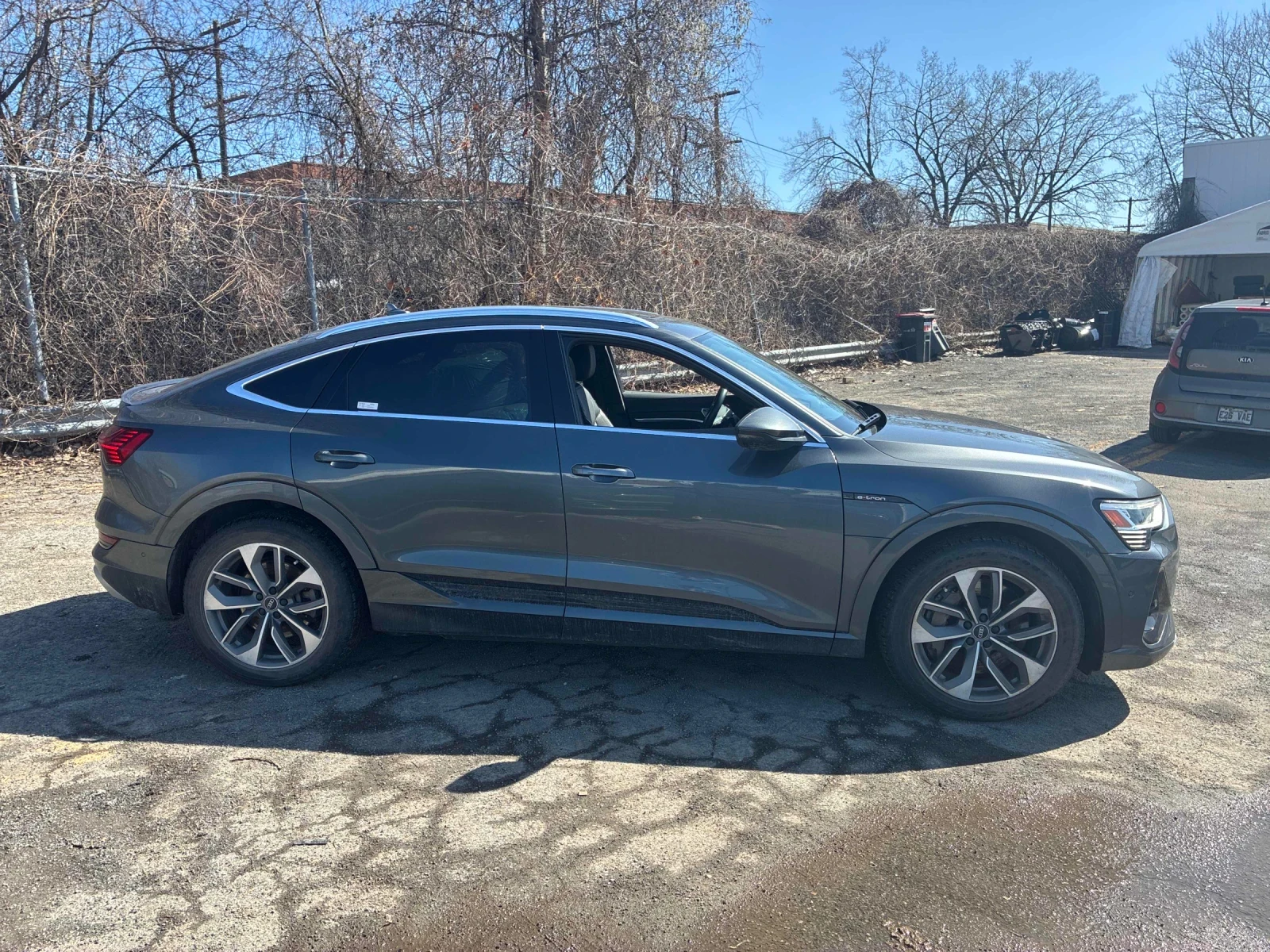 Audi E-Tron TECHNIK * ПОДГРЕВ * ОБДУХВАНЕ * ПАНОРАМА * CAR FAX, снимка 4 - Автомобили и джипове - 54241075