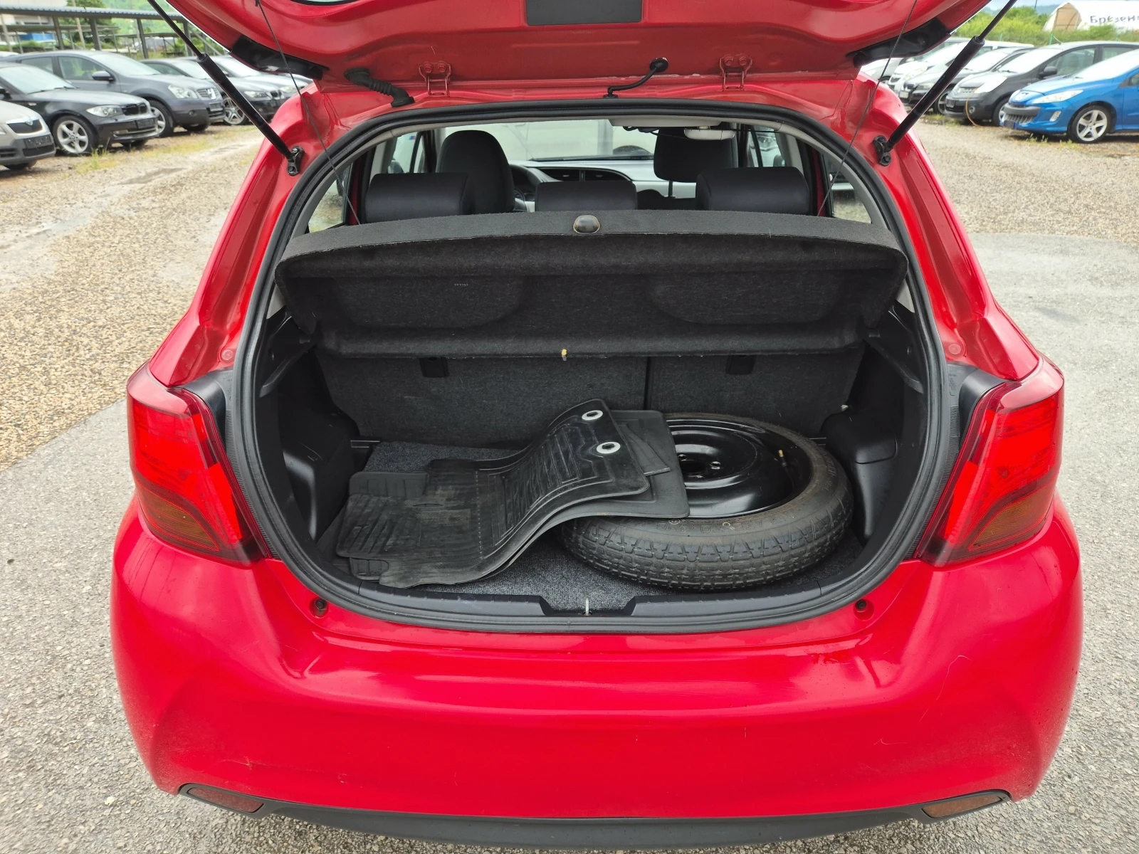 Toyota Yaris 1.0 i газ климатик, снимка 15 - Автомобили и джипове - 54701942
