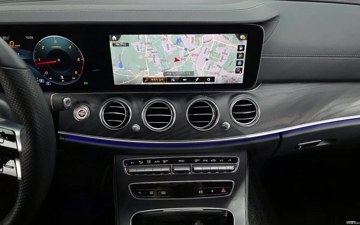 Mercedes-Benz E 220 4MATIC/AMG/BURMESTER/AMBIENT LIGHT/ПОДГРЕВИ, снимка 13 - Автомобили и джипове - 54820771