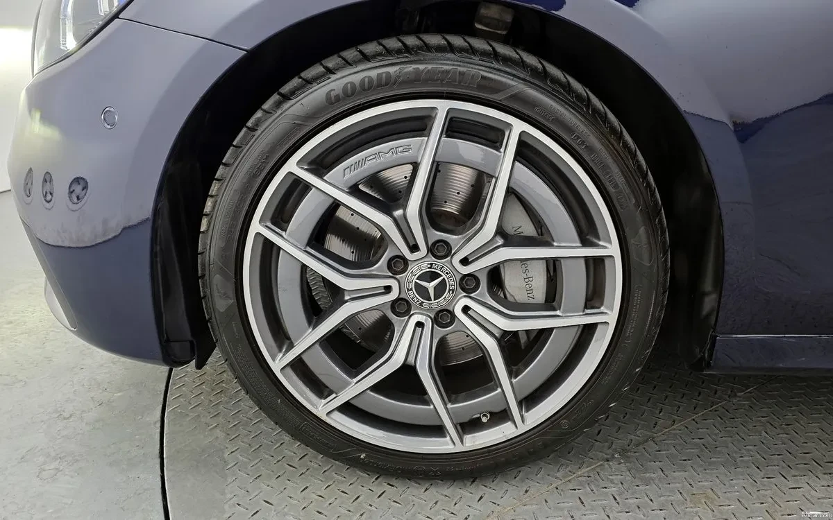 Mercedes-Benz E 220 4MATIC/AMG/BURMESTER/AMBIENT LIGHT/ПОДГРЕВИ, снимка 5 - Автомобили и джипове - 54820771