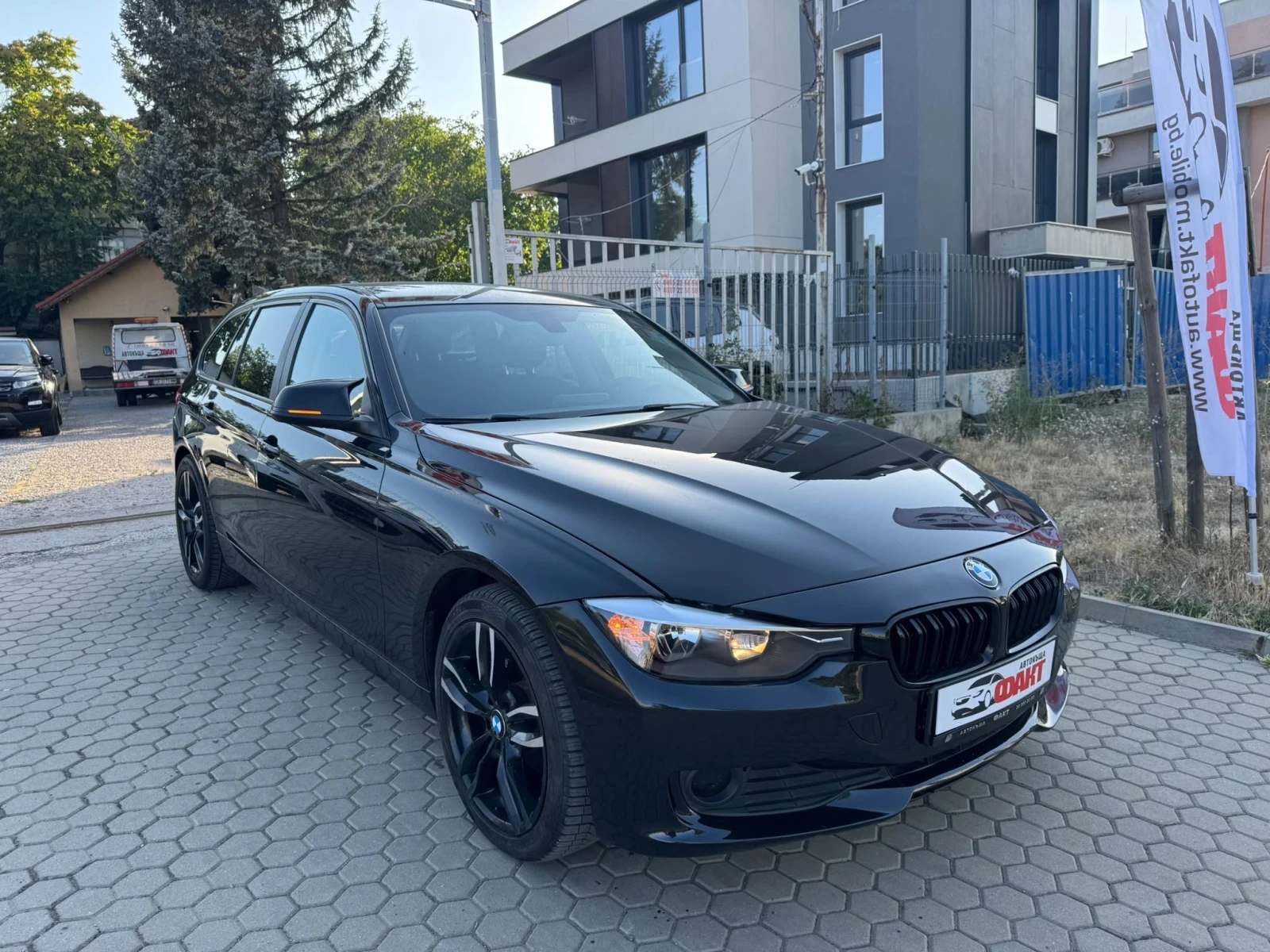 BMW 320 2.0D/AVTOMAT/NAVI, снимка 4 - Автомобили и джипове - 55263387